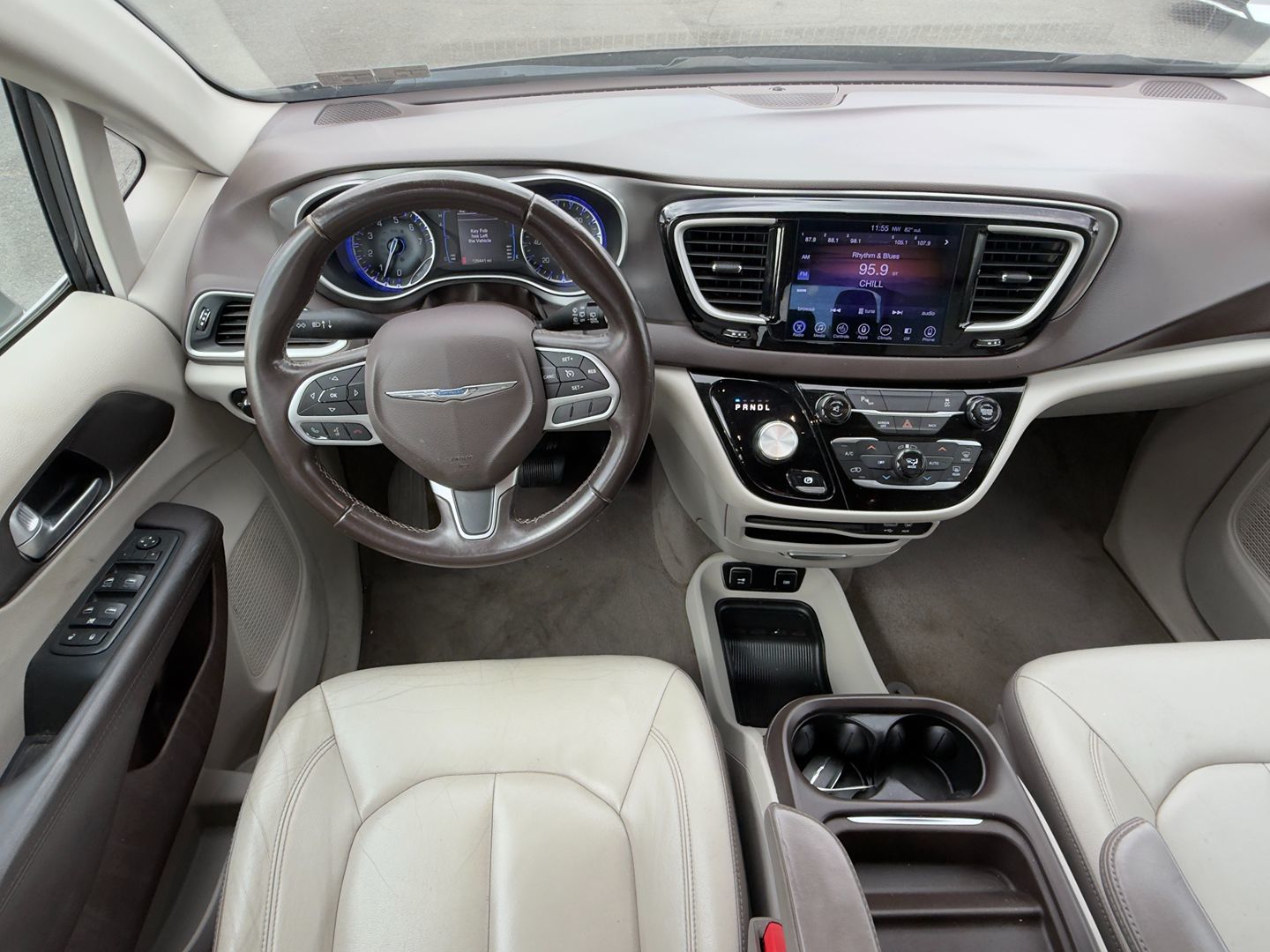 Photo 16 of this Chrysler Pacifica
