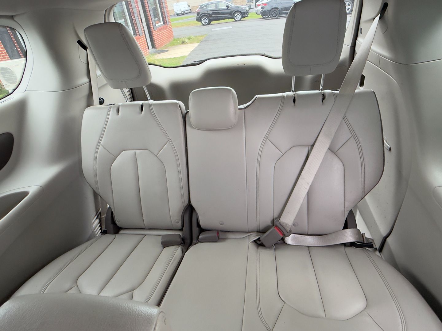 Photo 23 of this Chrysler Pacifica