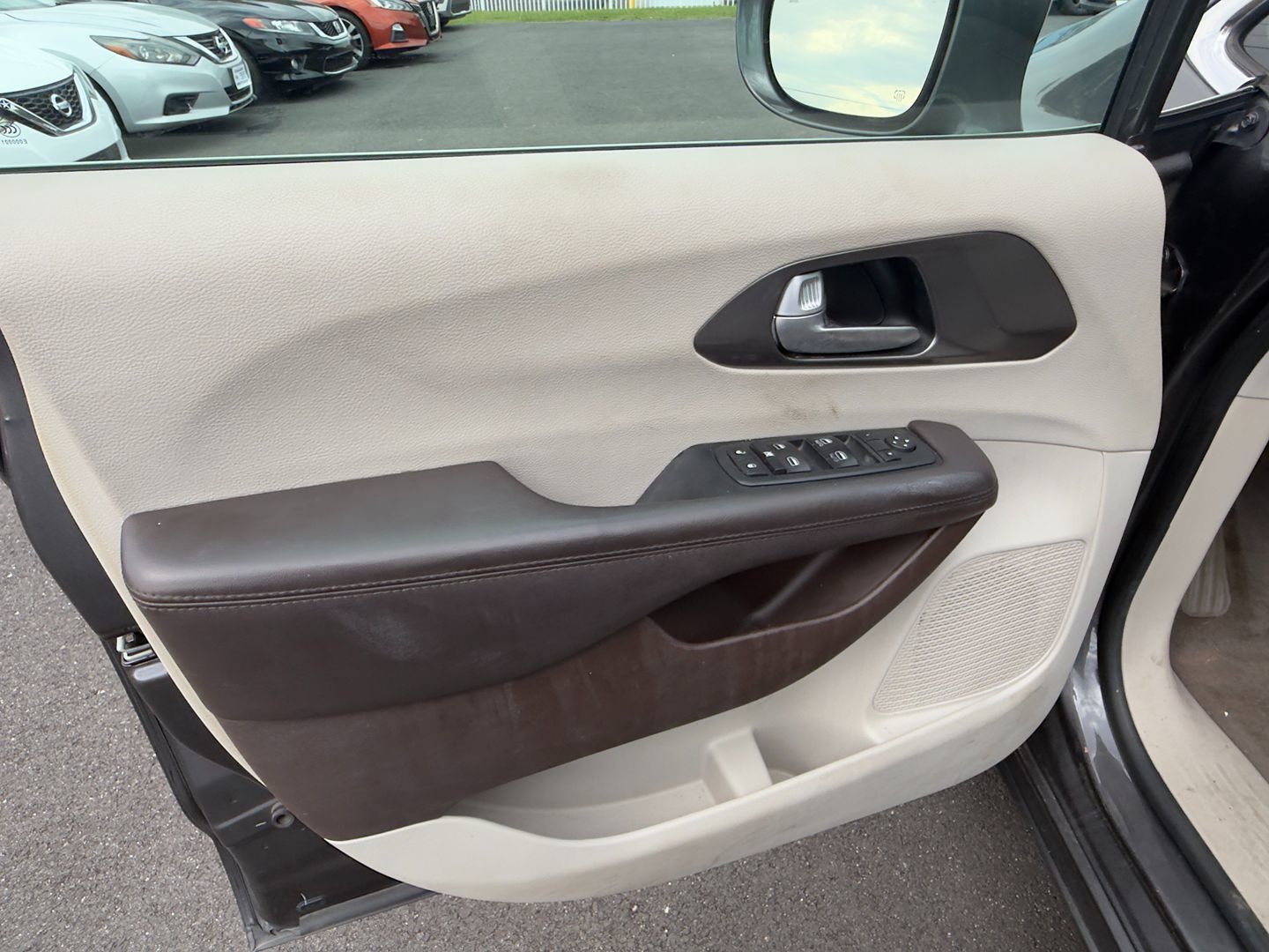 Photo 25 of this Chrysler Pacifica