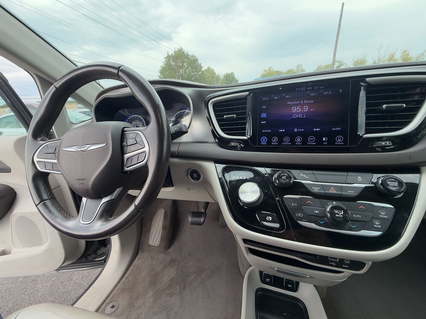 Photo 15 of this Chrysler Pacifica