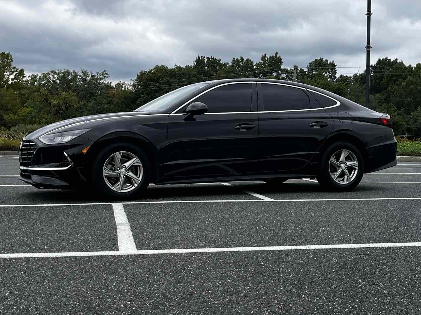 Photo 5 of this Hyundai Sonata