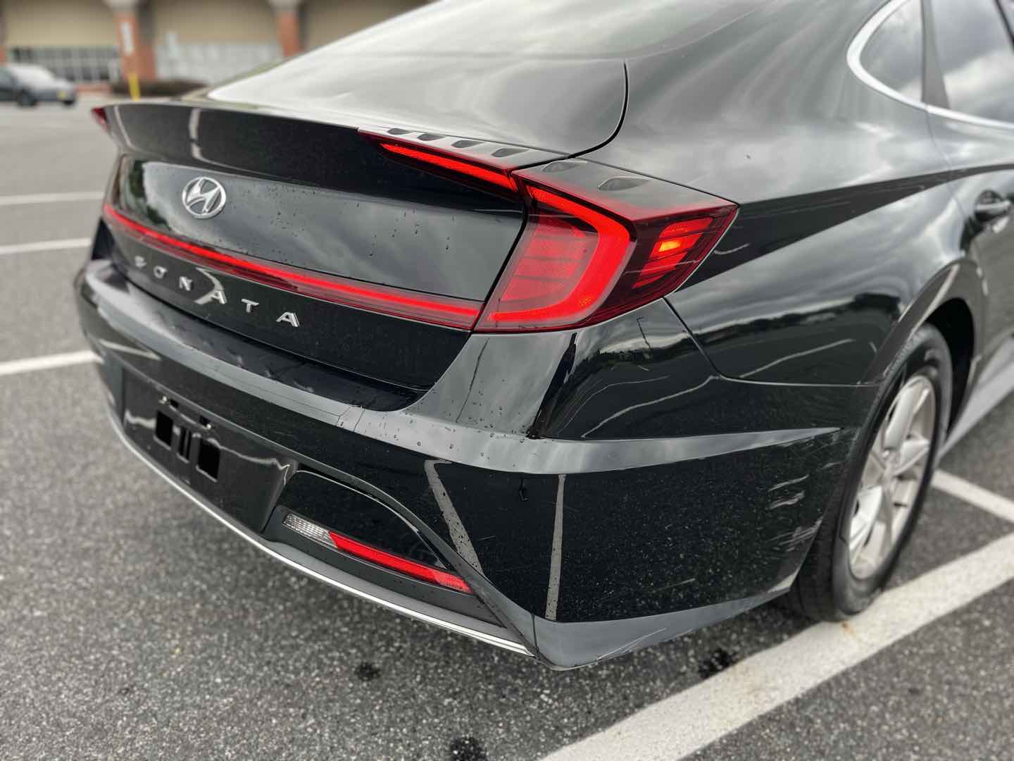 Photo 14 of this Hyundai Sonata