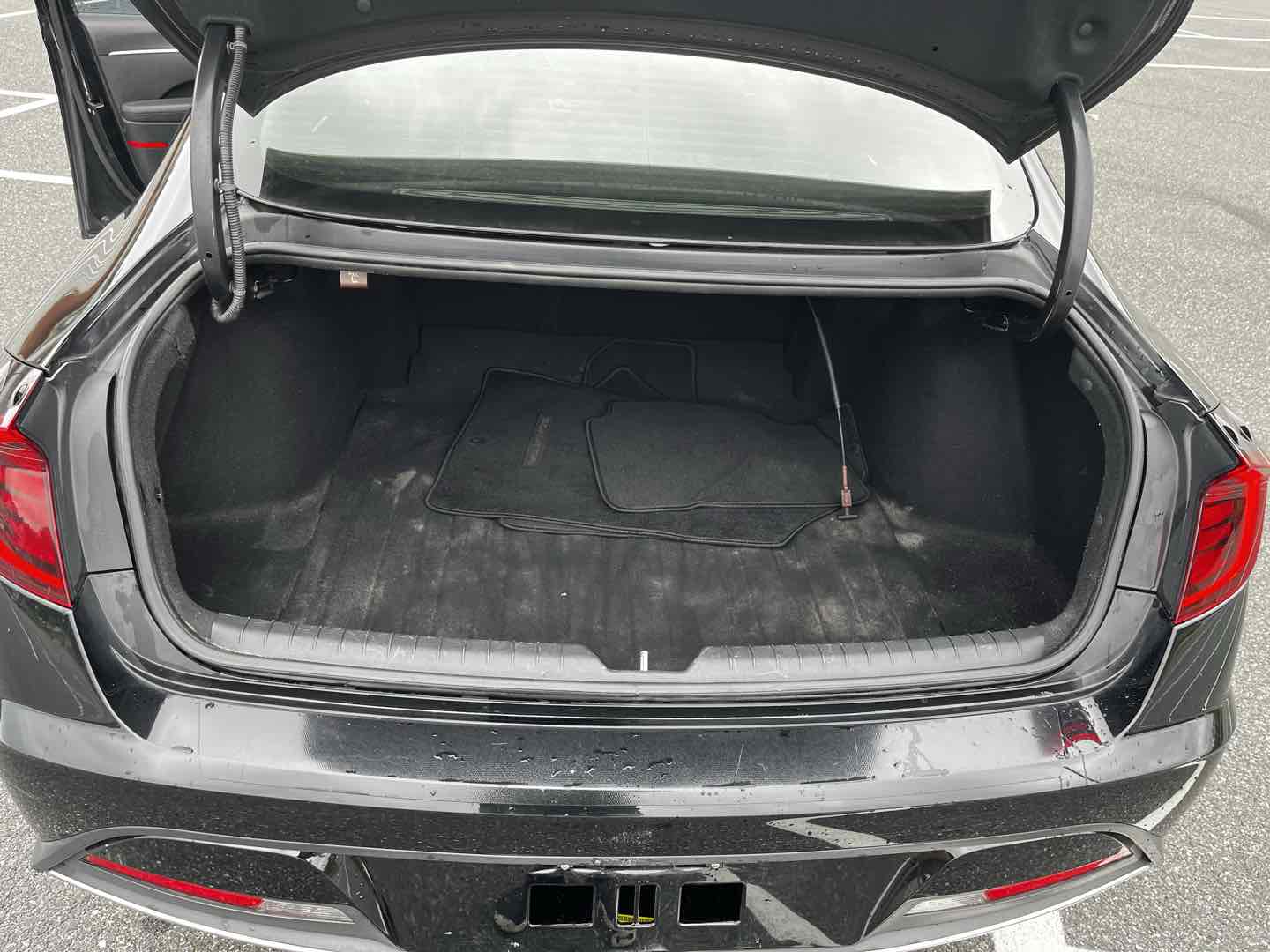 Photo 16 of this Hyundai Sonata