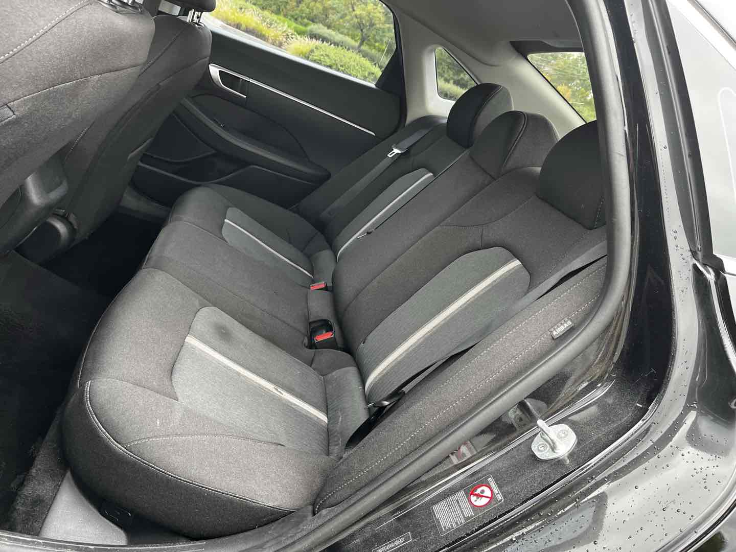 Photo 17 of this Hyundai Sonata