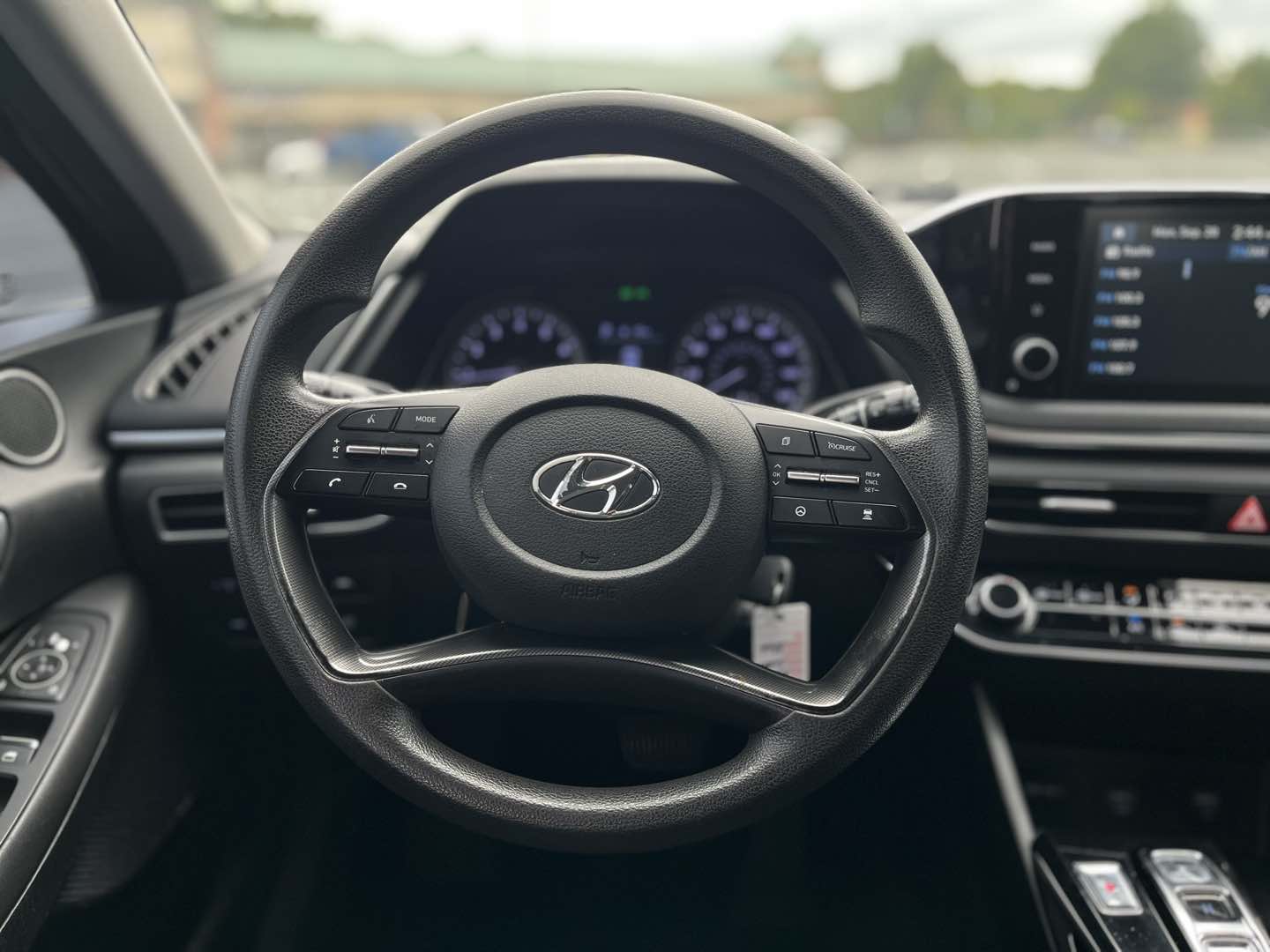 Photo 20 of this Hyundai Sonata