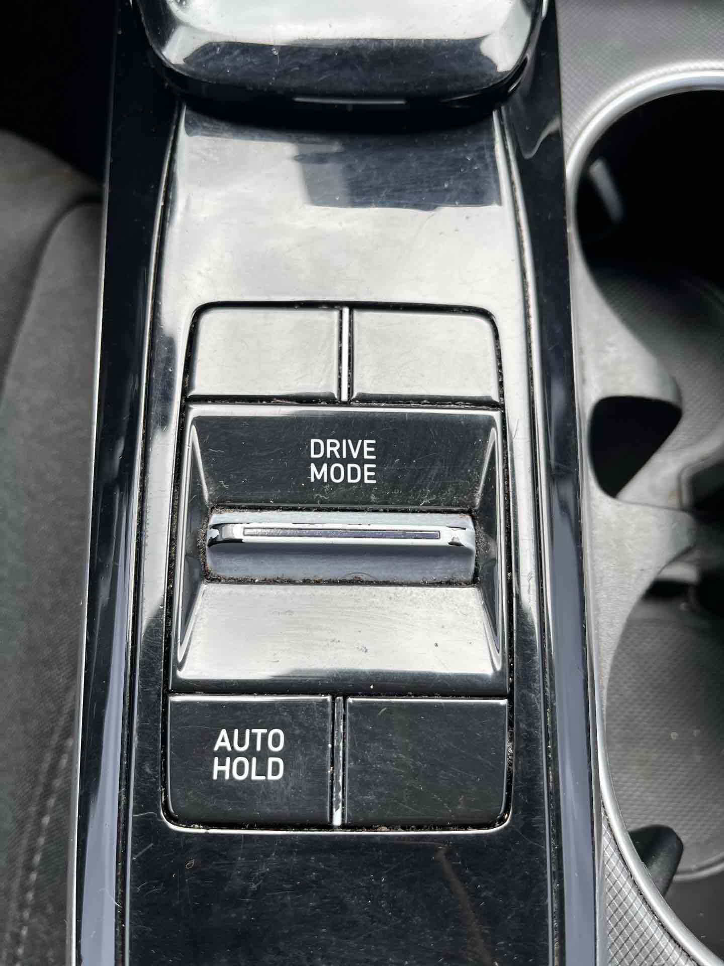 Photo 24 of this Hyundai Sonata