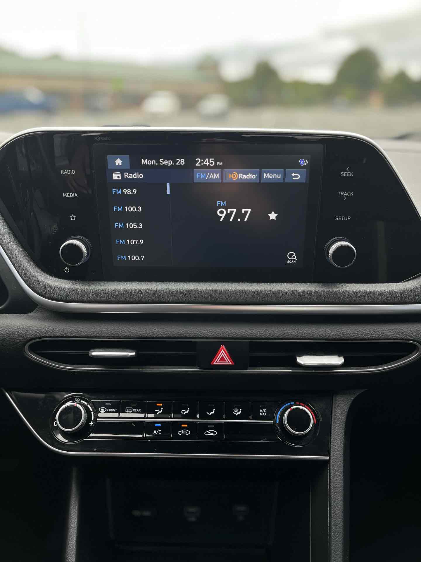 Photo 25 of this Hyundai Sonata