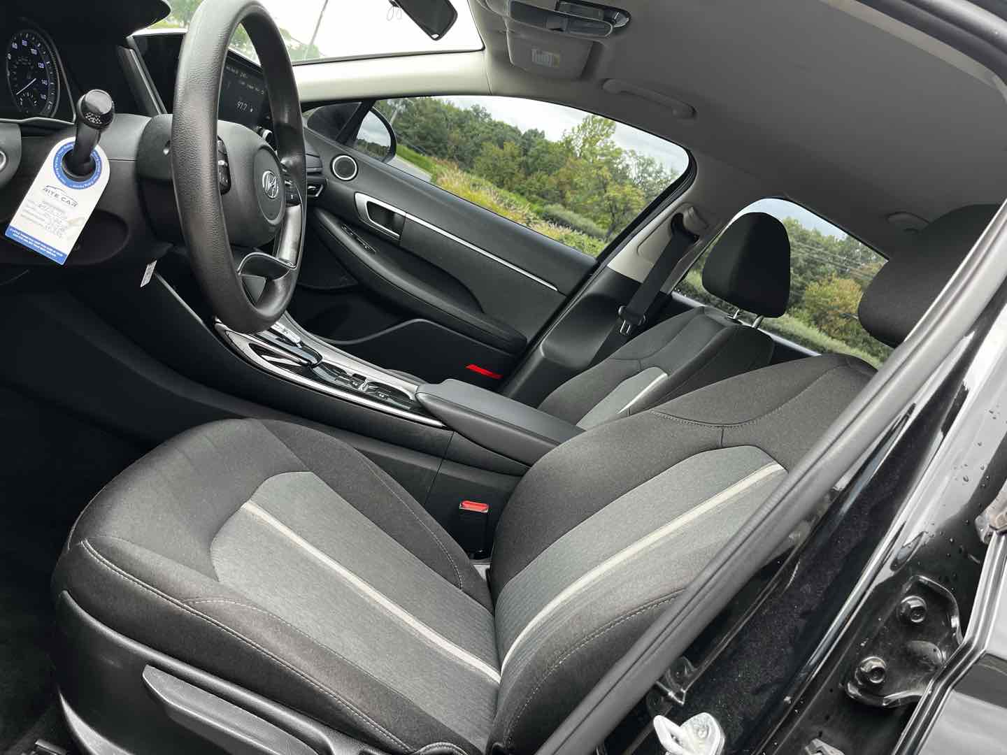 Photo 28 of this Hyundai Sonata