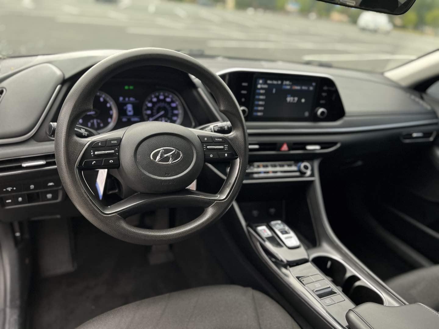 Photo 29 of this Hyundai Sonata