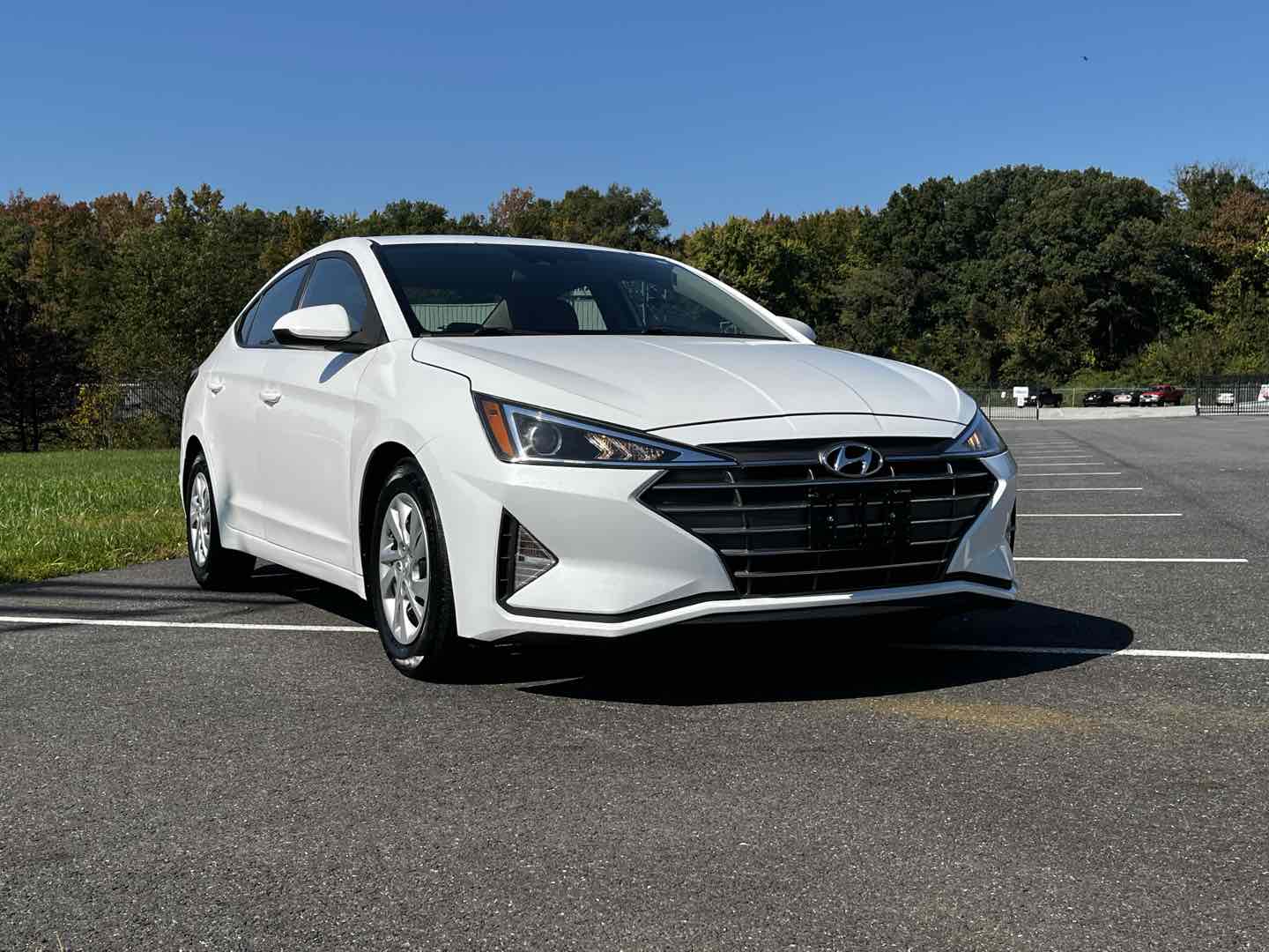 Photo 3 of this Hyundai Elantra