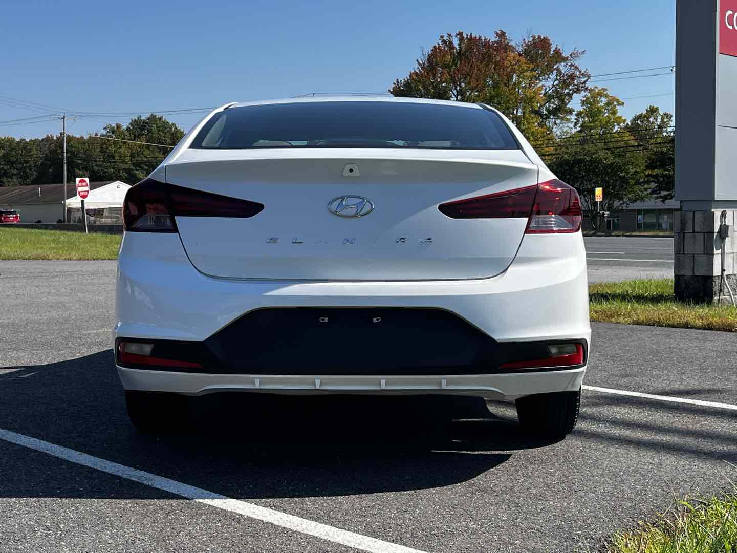 Photo 7 of this Hyundai Elantra