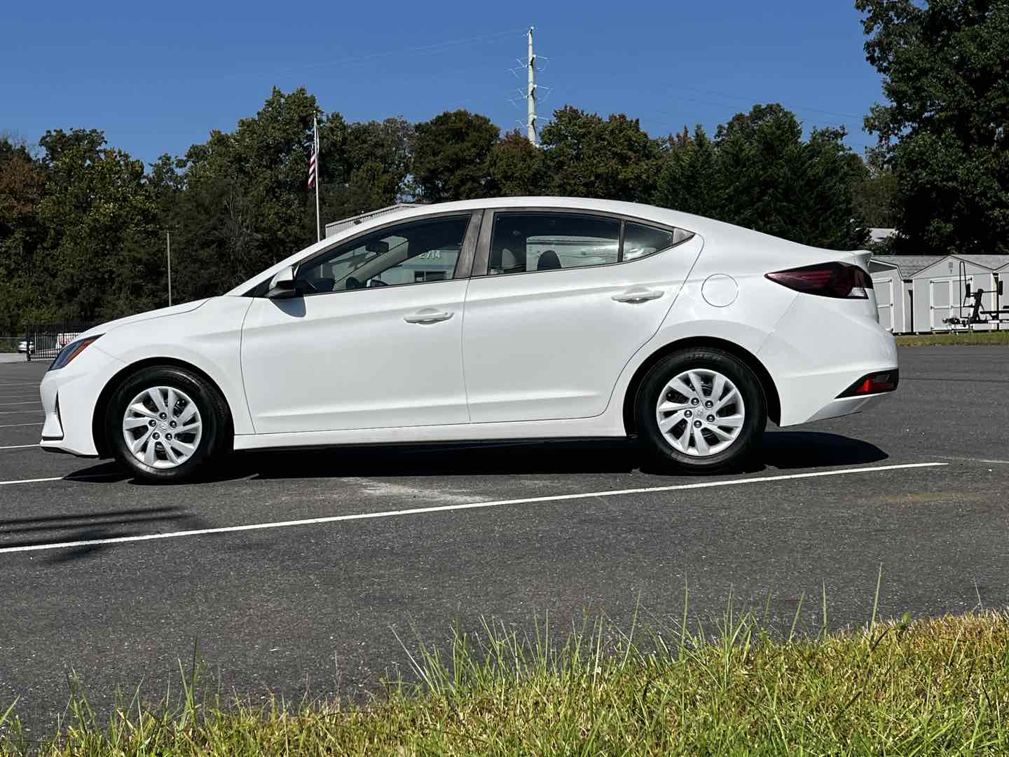 Photo 10 of this Hyundai Elantra
