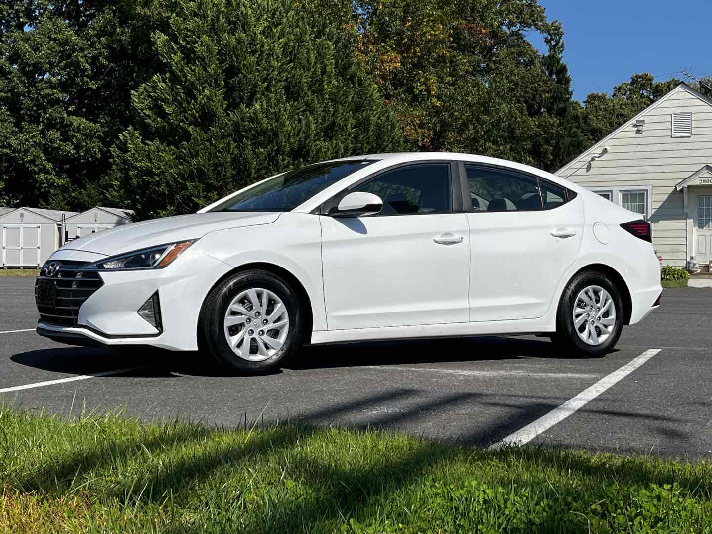 Photo 11 of this Hyundai Elantra