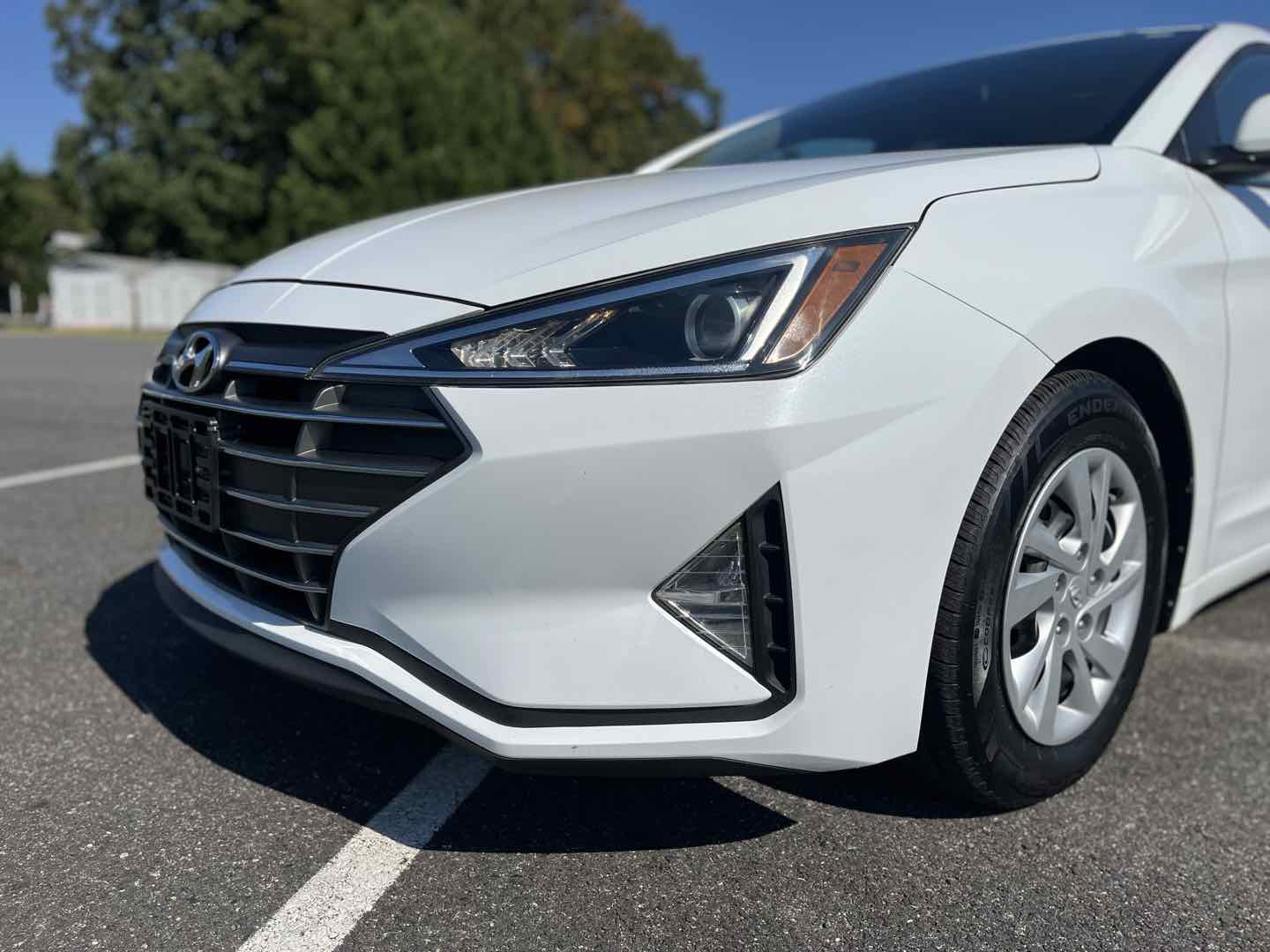 Photo 12 of this Hyundai Elantra
