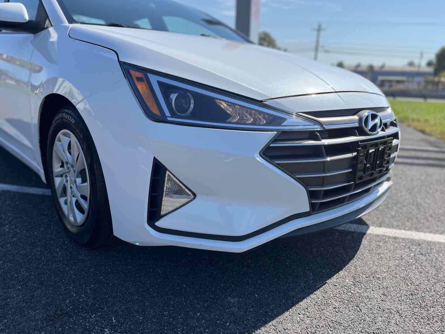 Photo 13 of this Hyundai Elantra