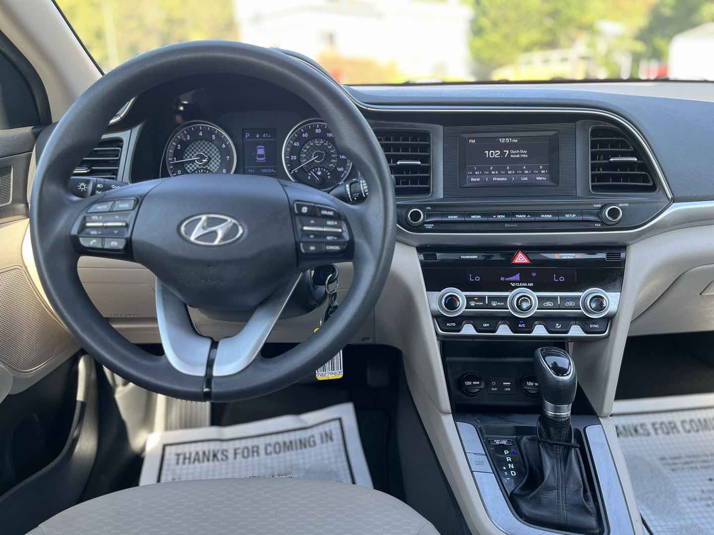 Photo 21 of this Hyundai Elantra