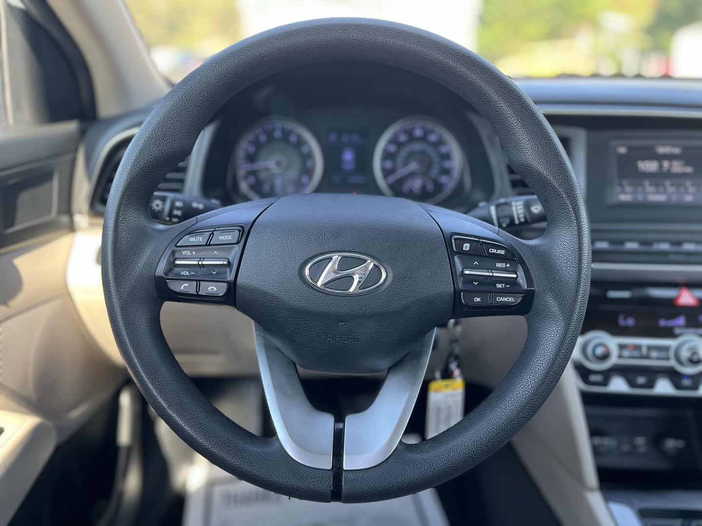Photo 22 of this Hyundai Elantra