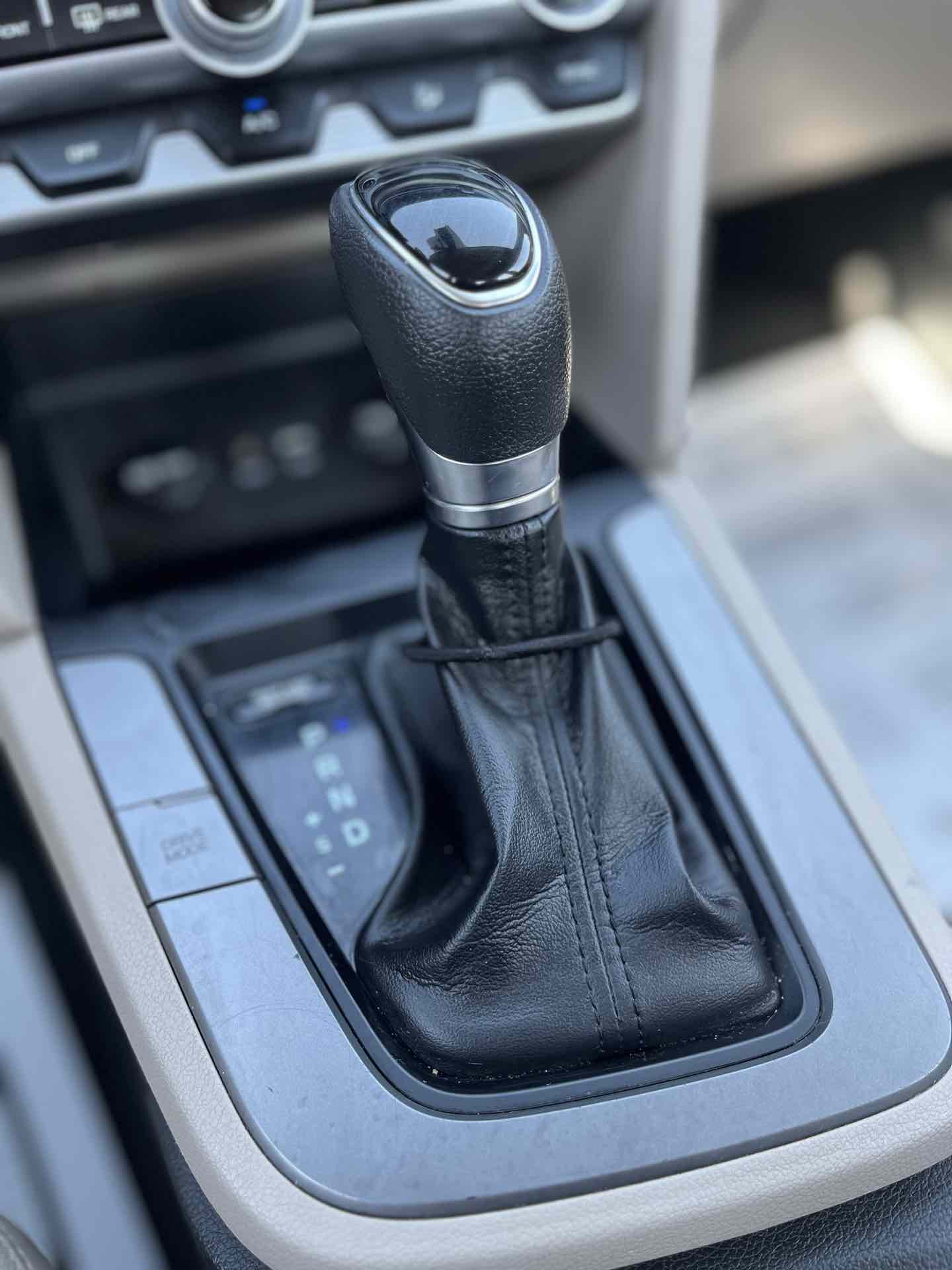 Photo 25 of this Hyundai Elantra