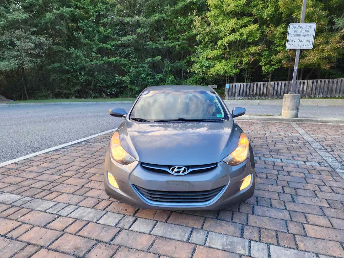 Photo 2 of this Hyundai Elantra