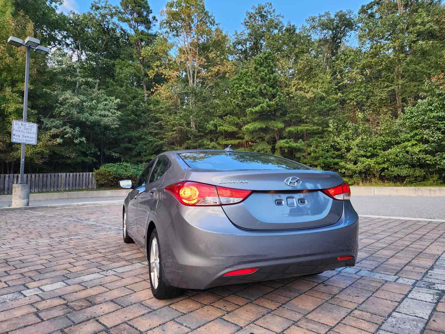 Photo 8 of this Hyundai Elantra