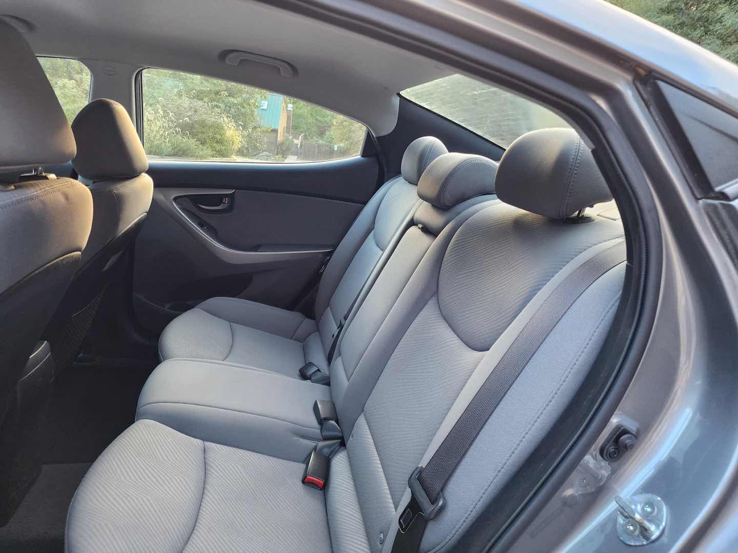 Photo 12 of this Hyundai Elantra
