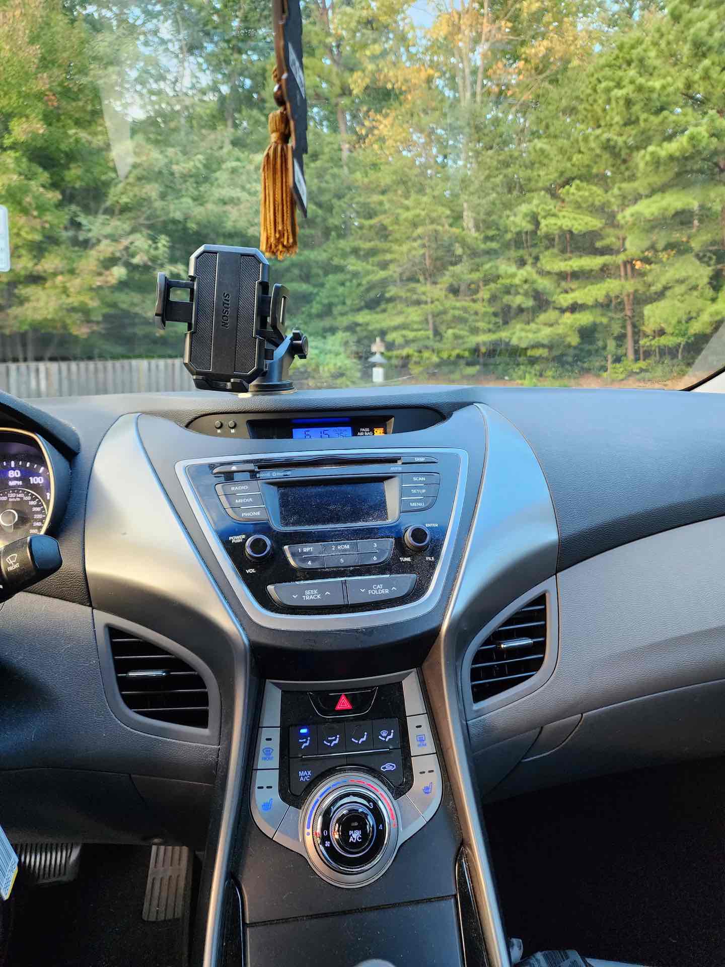 Photo 13 of this Hyundai Elantra