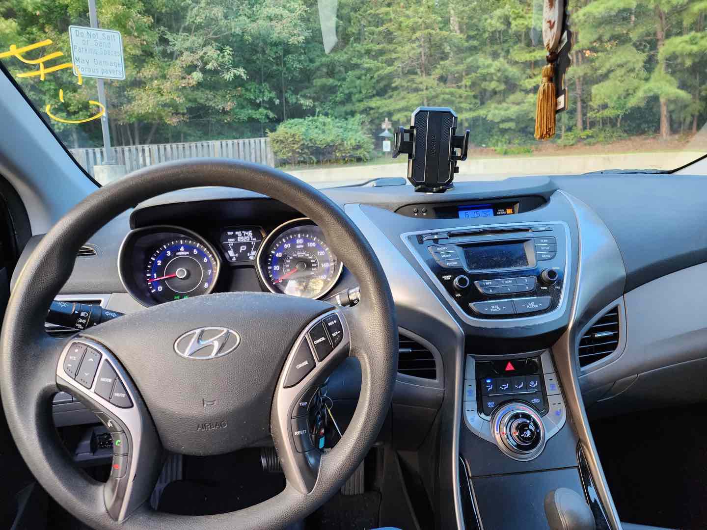 Photo 14 of this Hyundai Elantra