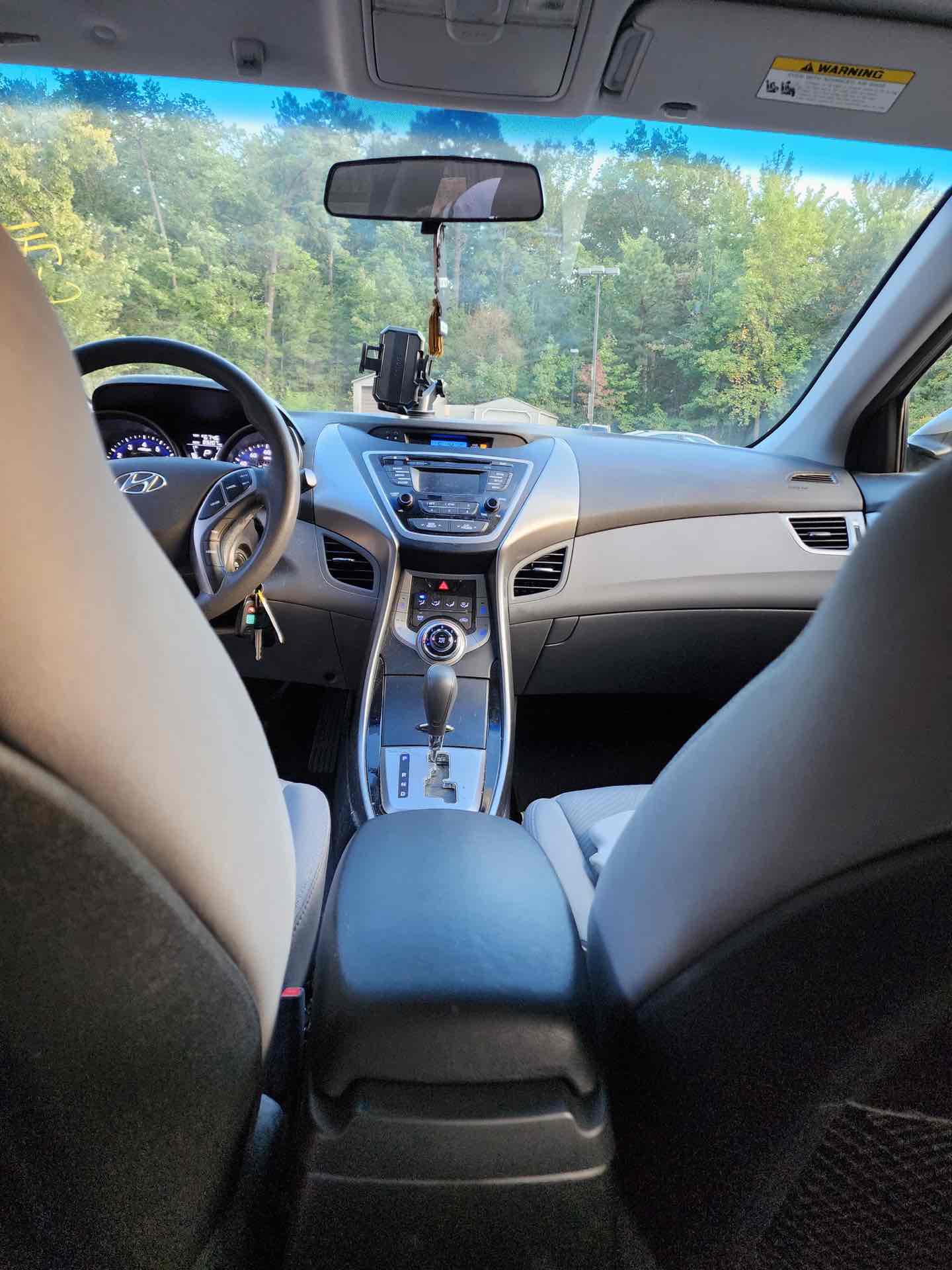 Photo 18 of this Hyundai Elantra