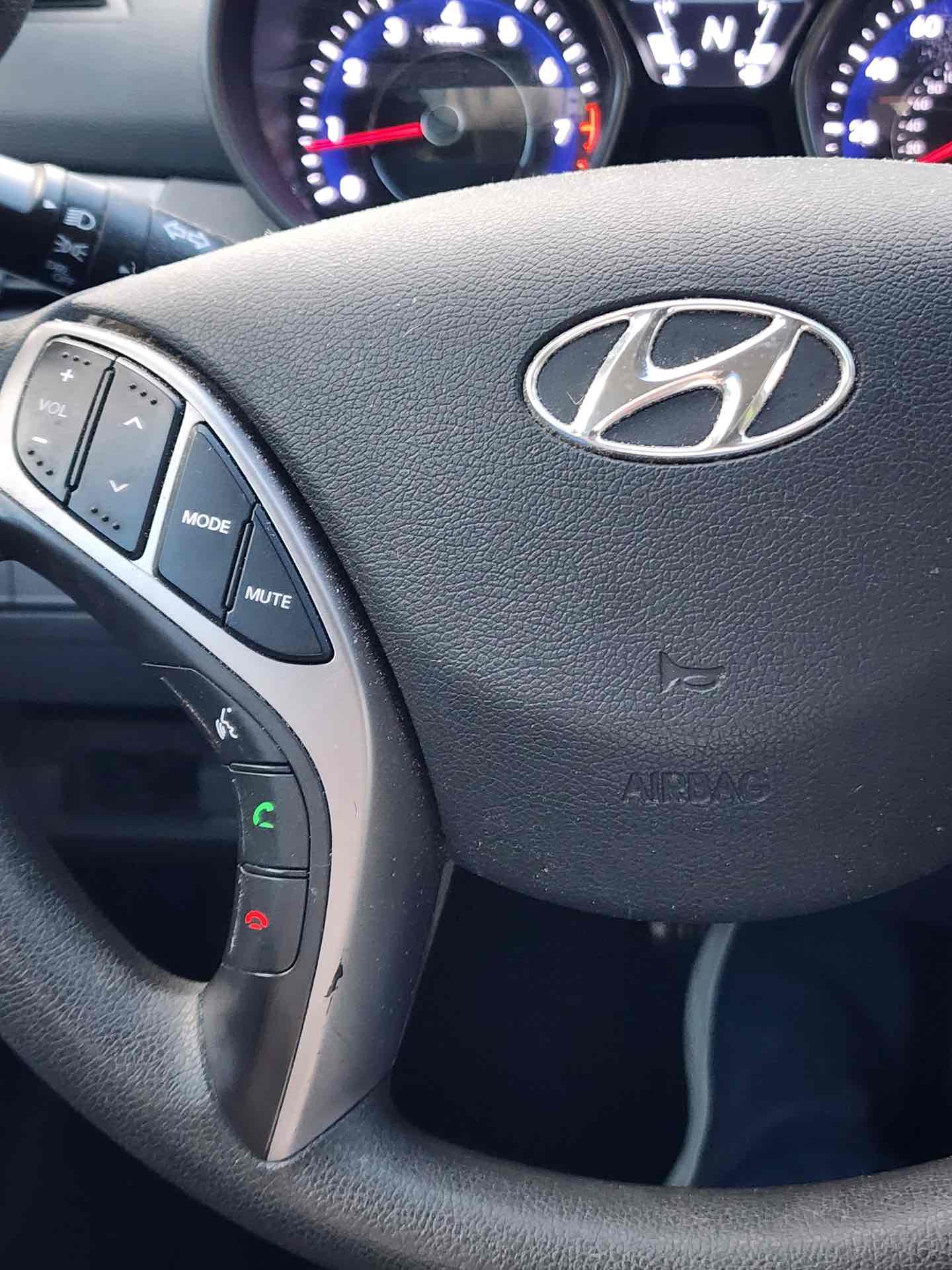 Photo 19 of this Hyundai Elantra