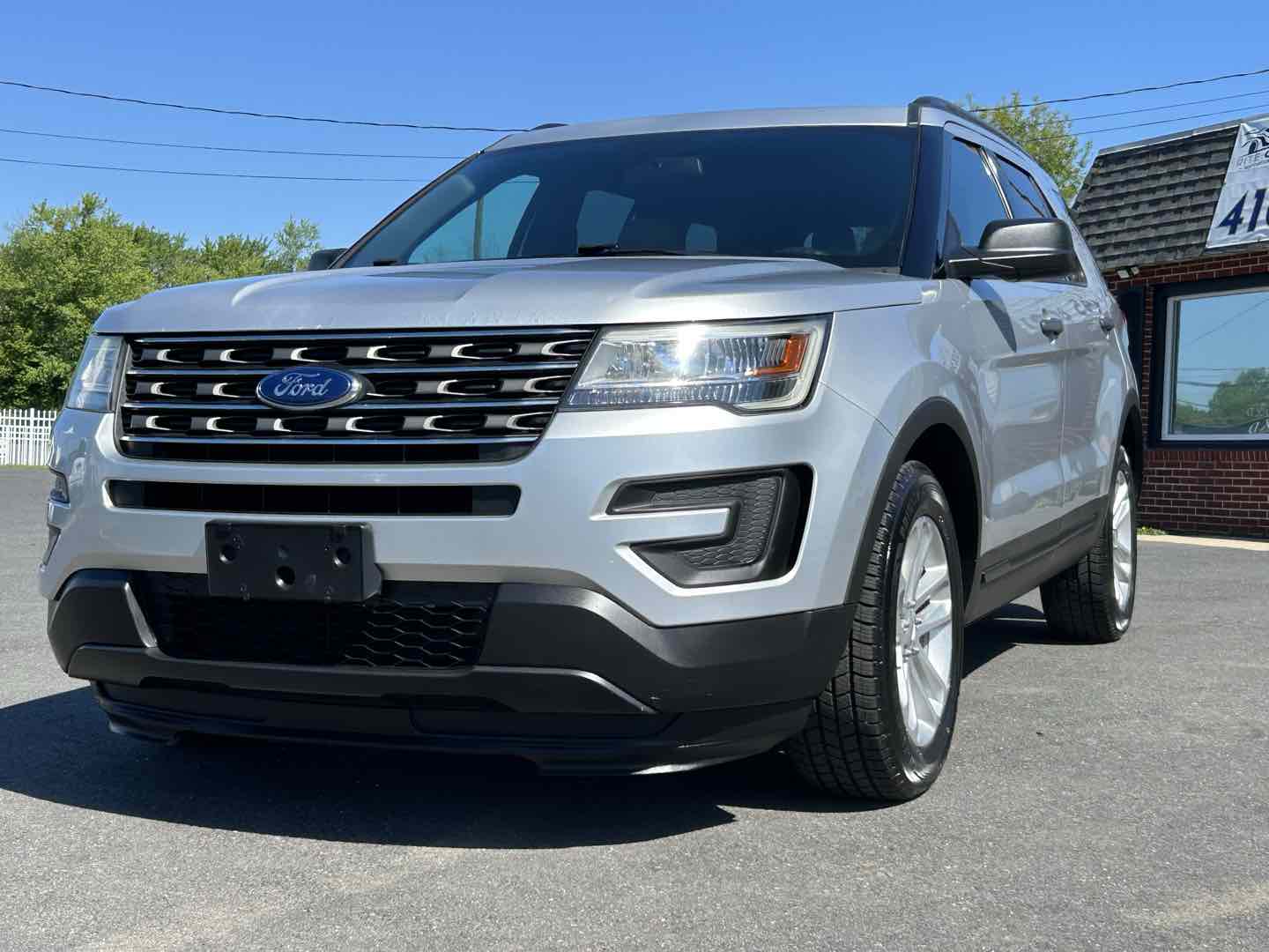 2017 Ford Explorer Base - Photo 3