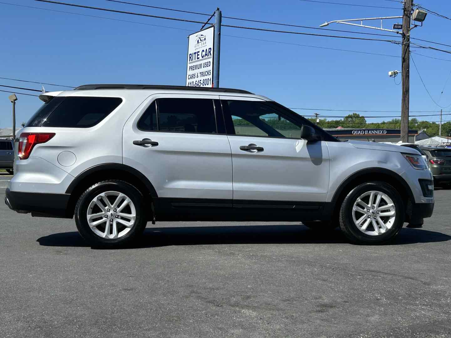2017 Ford Explorer Base - Photo 11