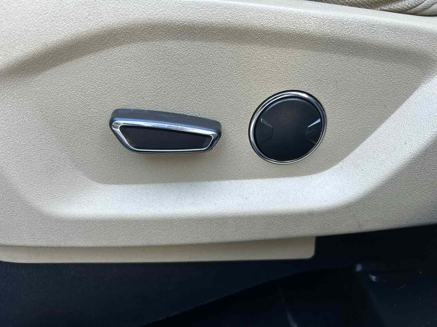 2017 Ford Explorer Base - Photo 29