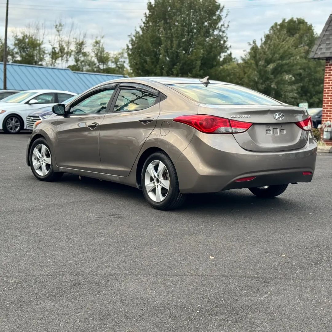 2013 Hyundai Elantra GLS - Photo 9
