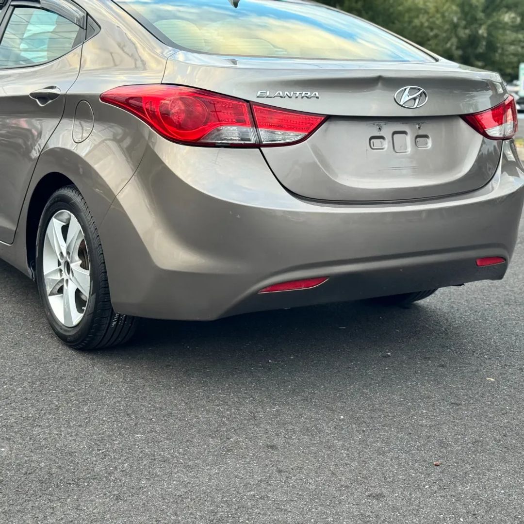 2013 Hyundai Elantra GLS - Photo 13