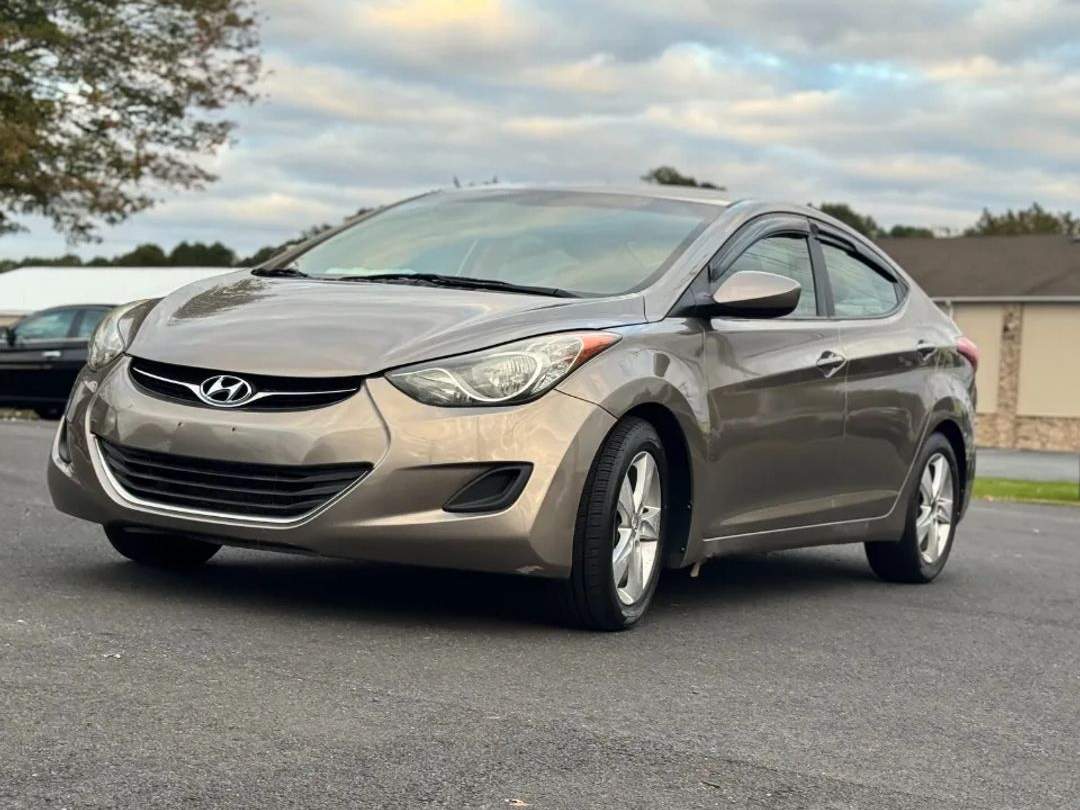 2013 Hyundai Elantra GLS - Photo 2