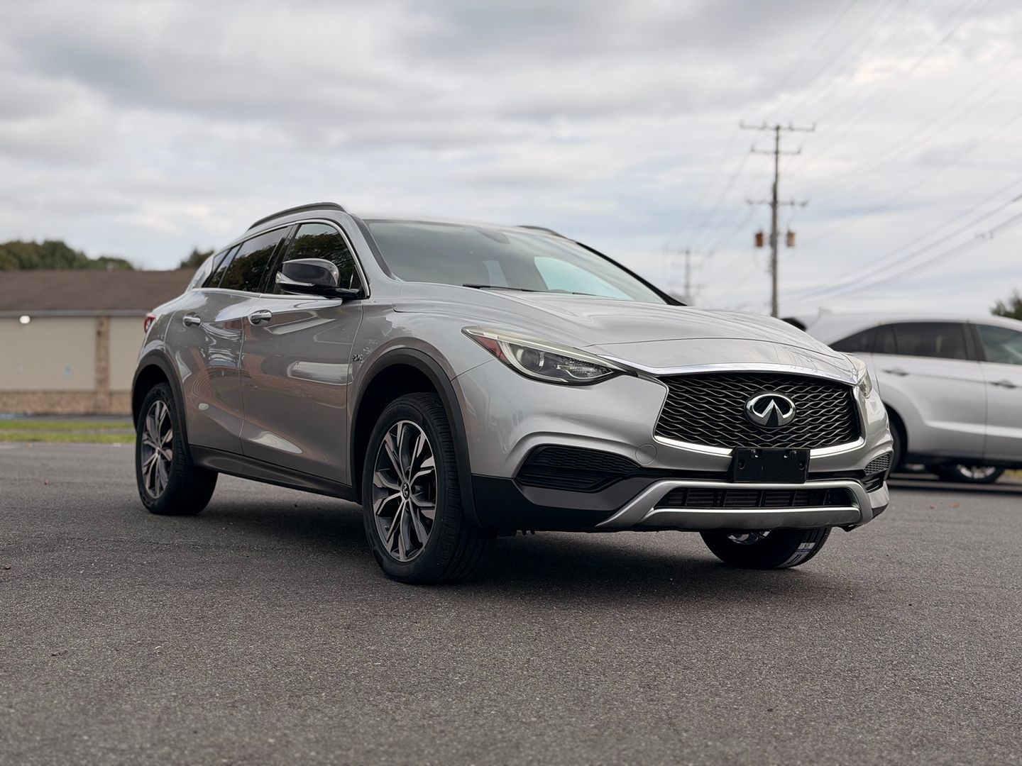 Photo 4 of this INFINITI QX30