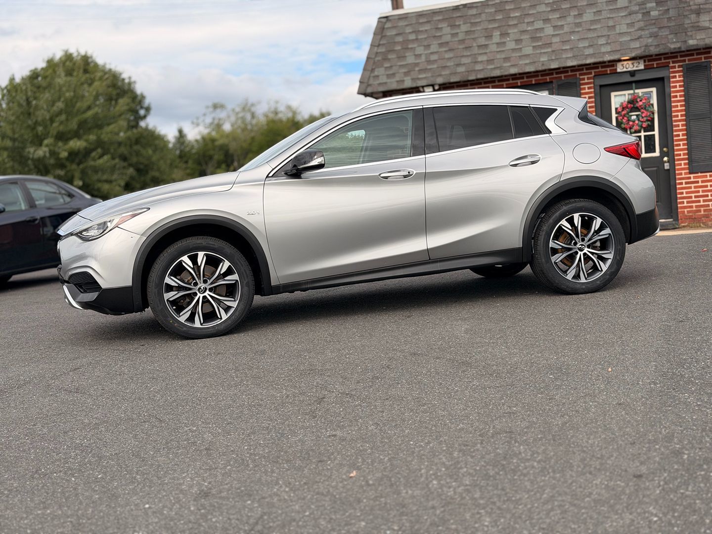 Photo 8 of this INFINITI QX30