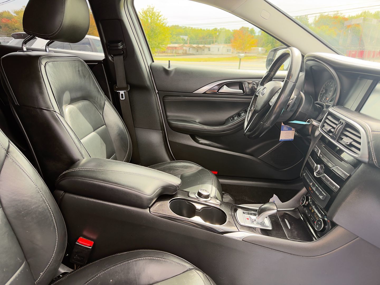 Photo 26 of this INFINITI QX30