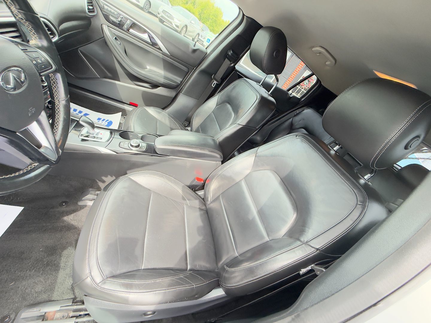 Photo 40 of this INFINITI QX30