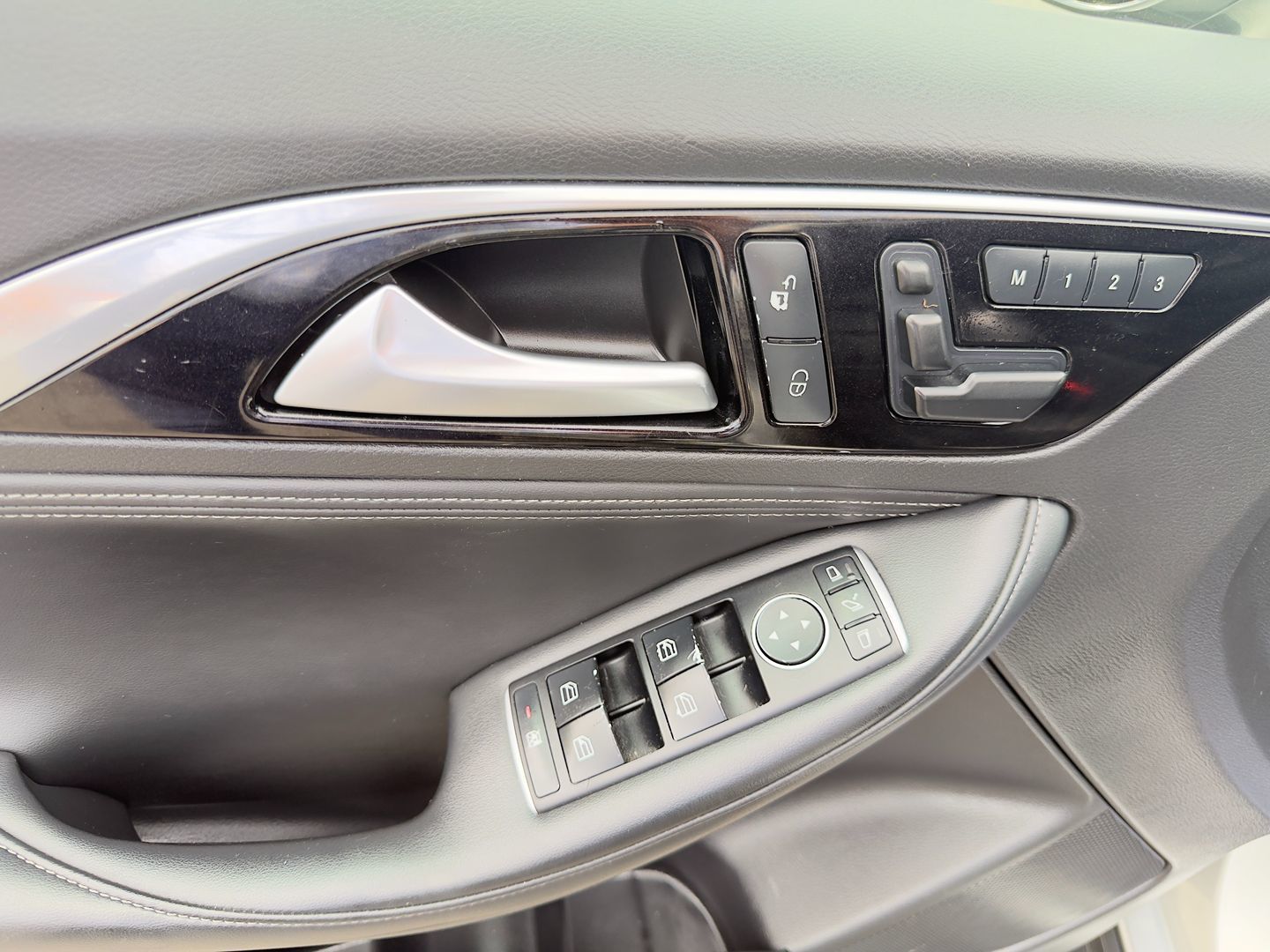 Photo 43 of this INFINITI QX30