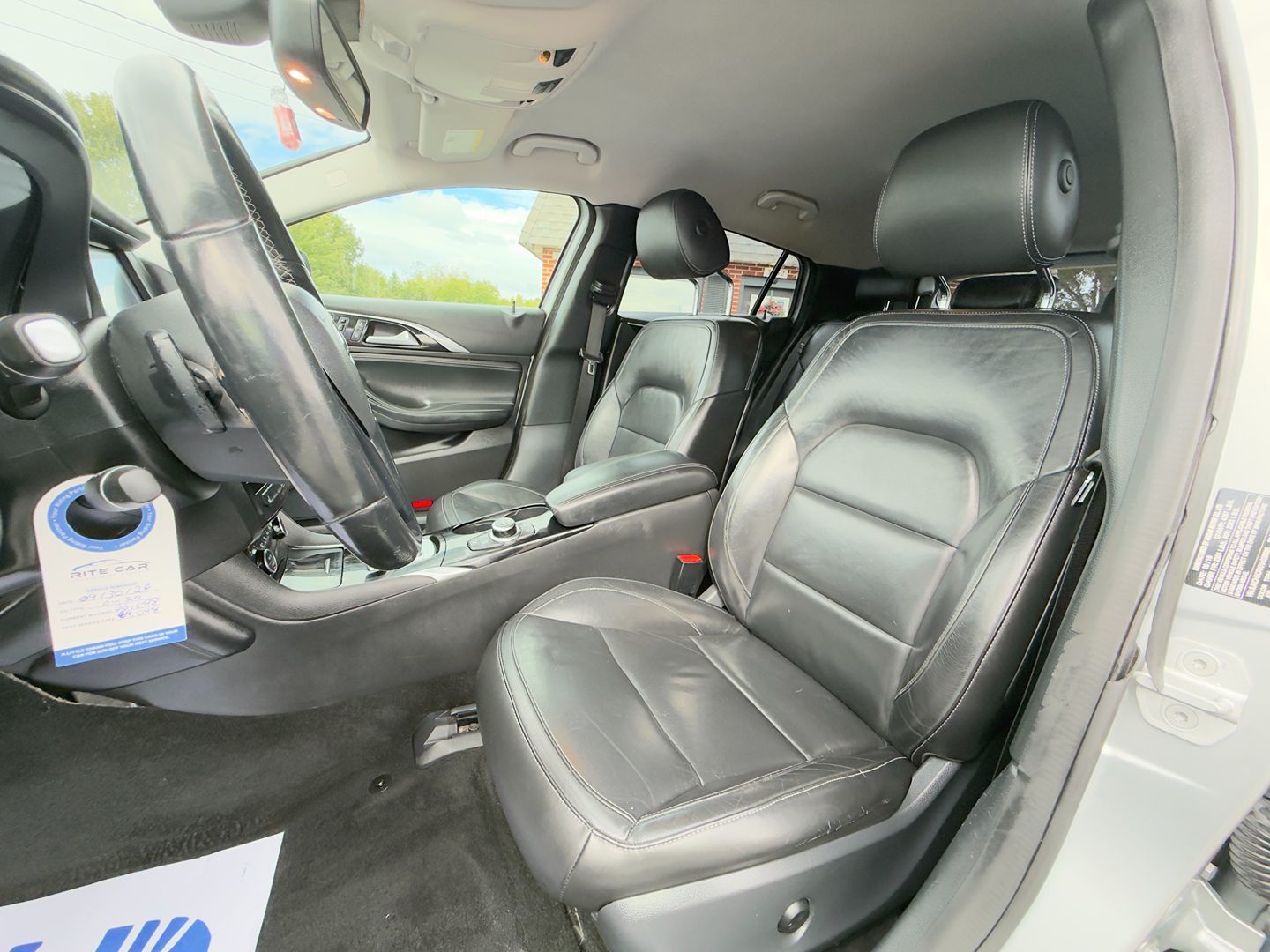 Photo 46 of this INFINITI QX30