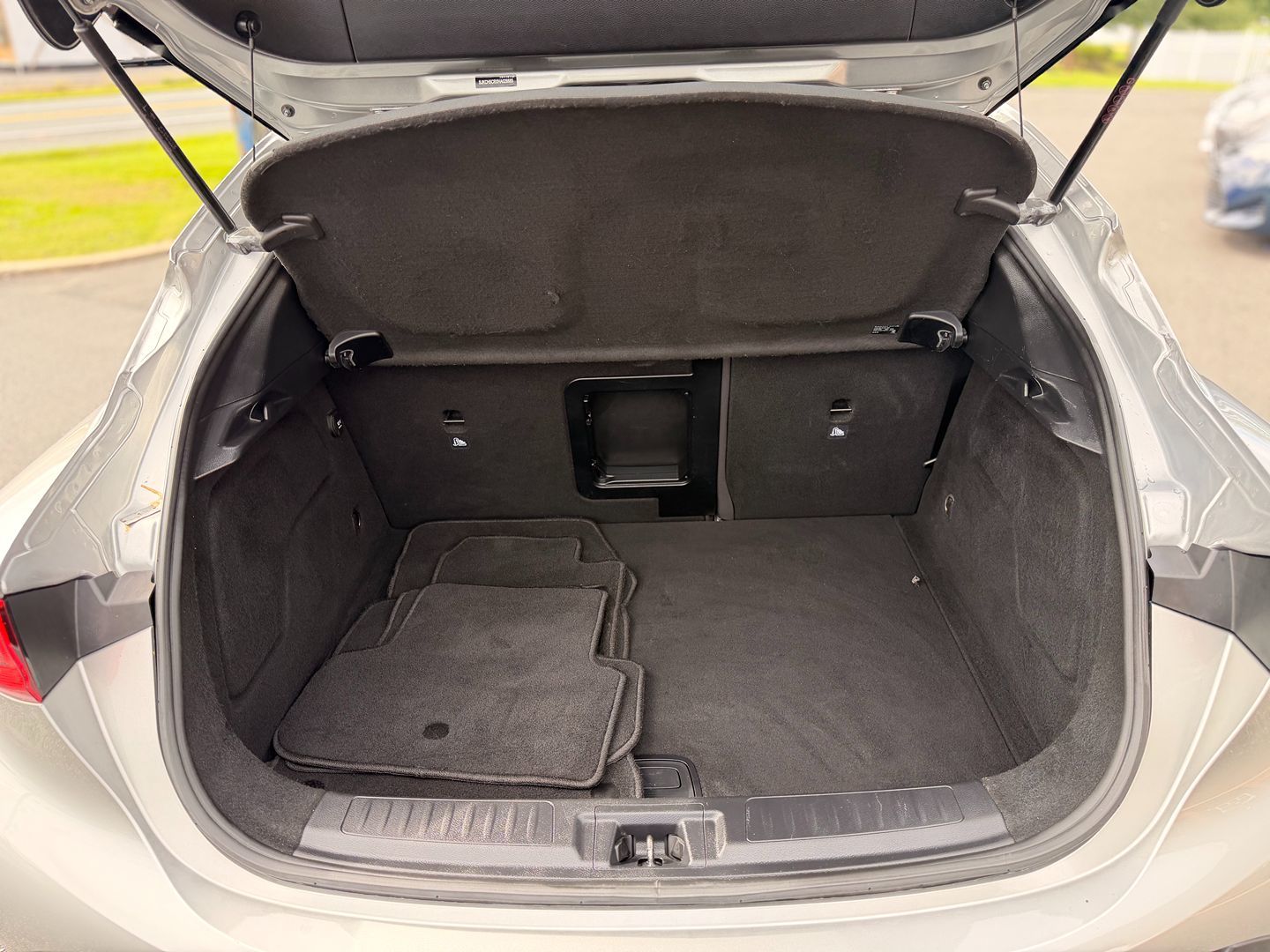 Photo 54 of this INFINITI QX30