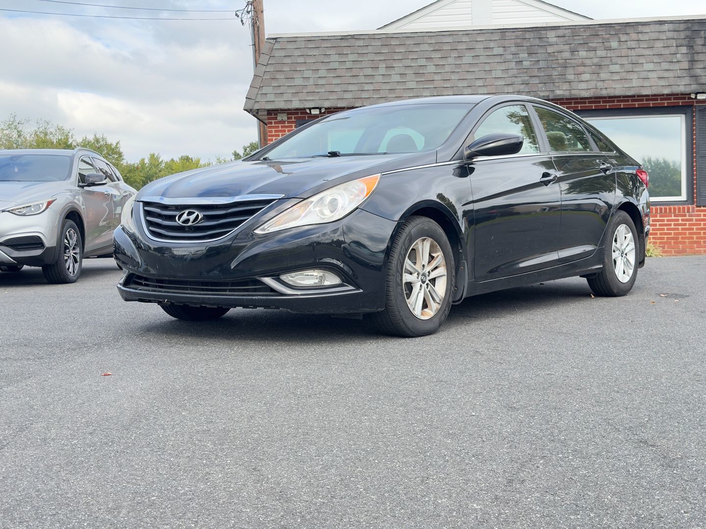 Photo 2 of this Hyundai Sonata