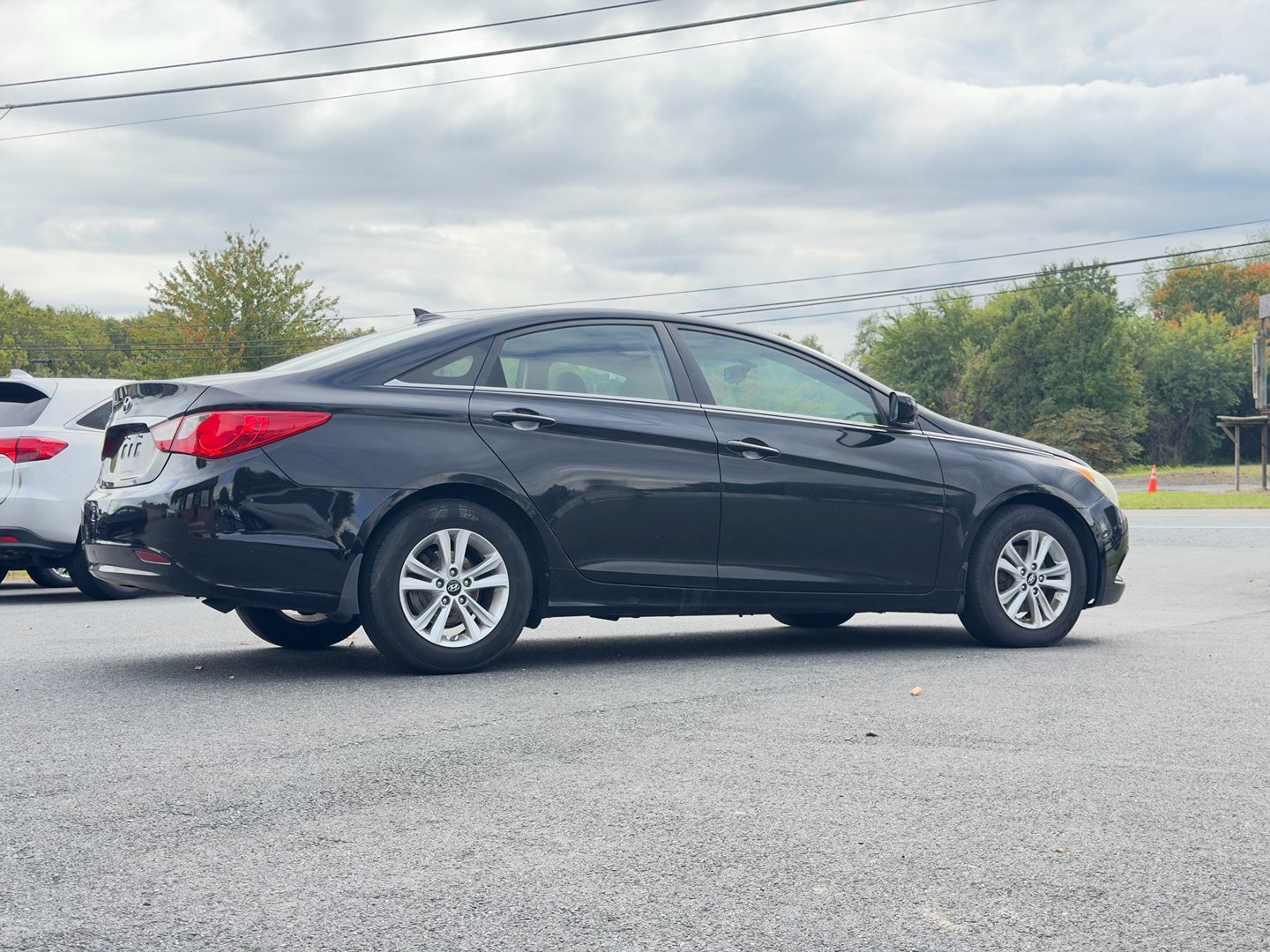 Photo 5 of this Hyundai Sonata