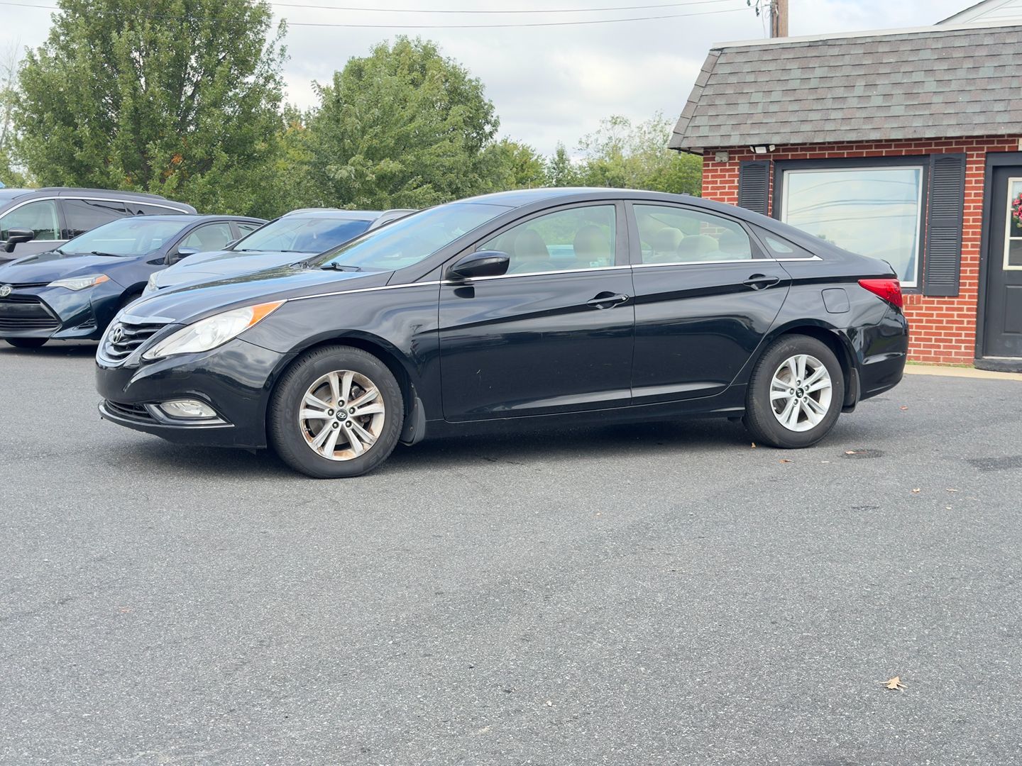 Photo 4 of this Hyundai Sonata