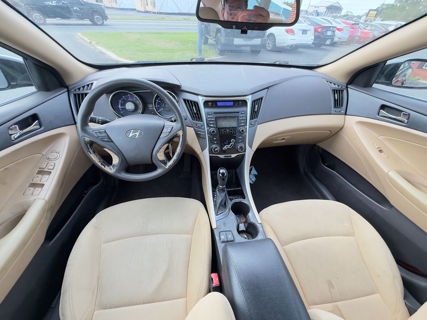 Photo 10 of this Hyundai Sonata