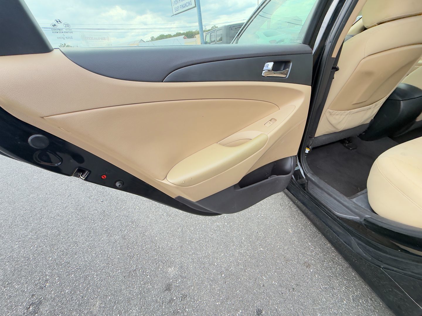 Photo 13 of this Hyundai Sonata