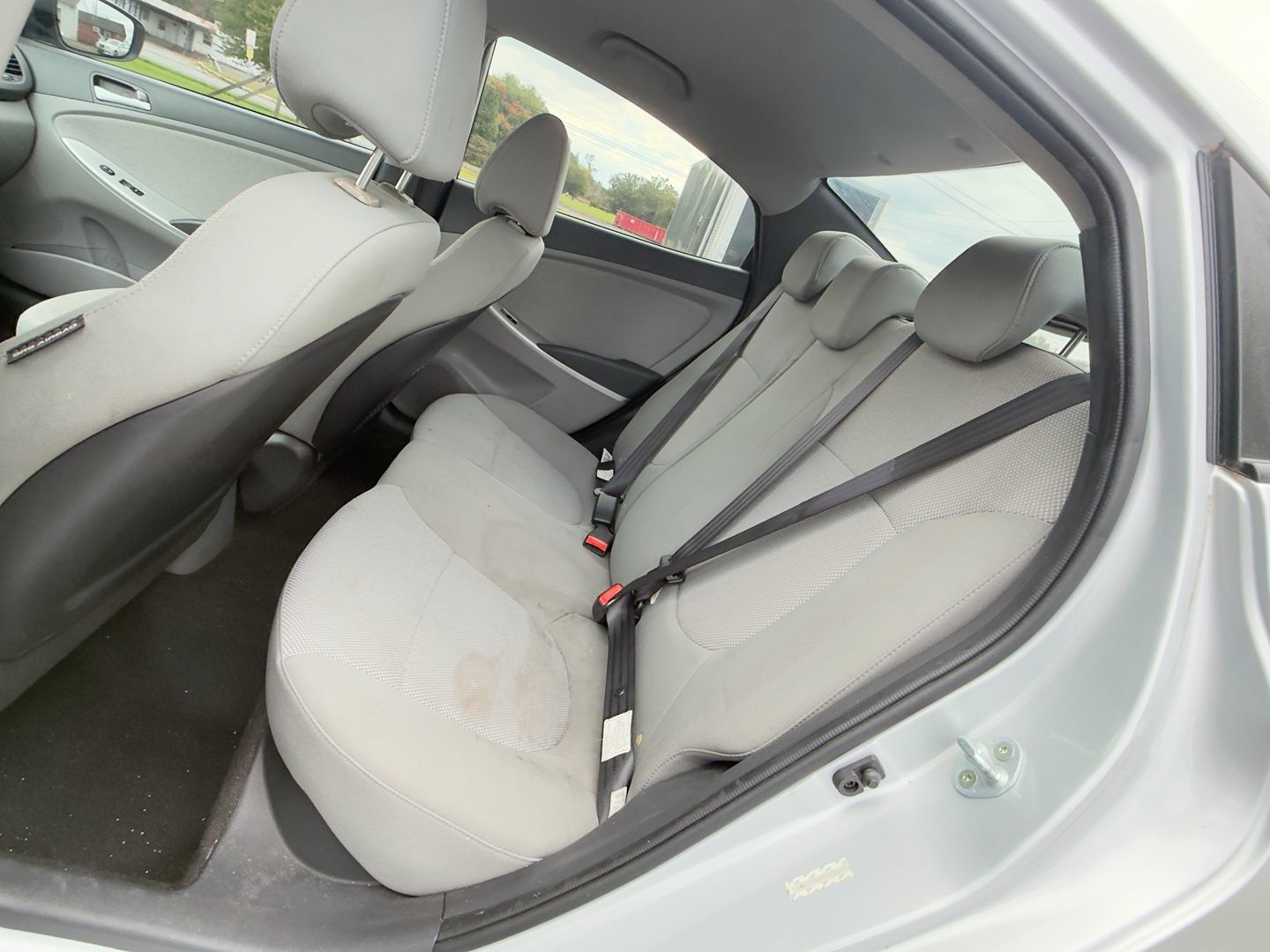 Photo 14 of this Hyundai Accent