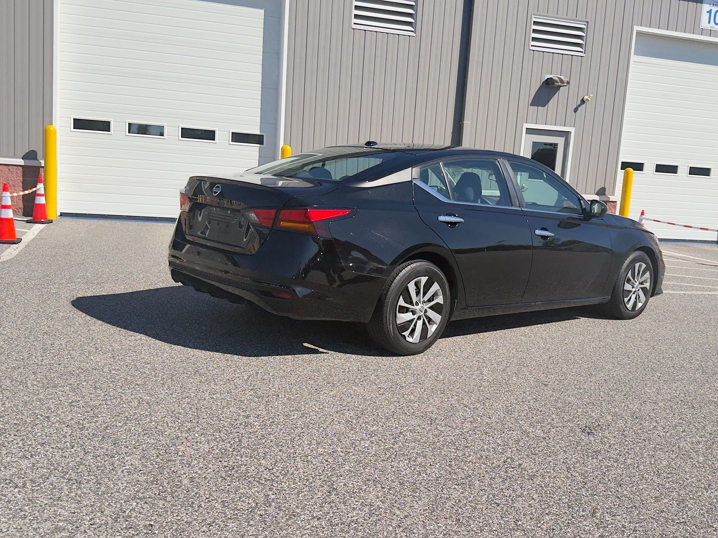 Photo 5 of this Nissan Altima
