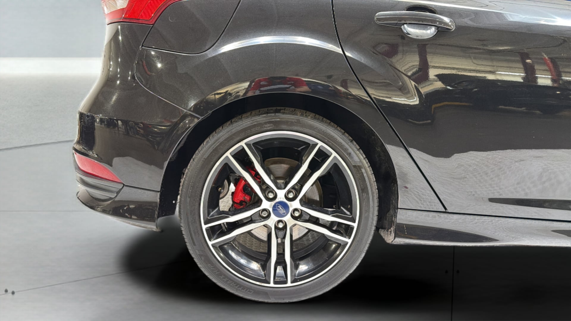 View vehicle photo 2